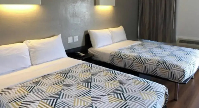 Четырёхместный номер Deluxe Motel 6 Paris, TX