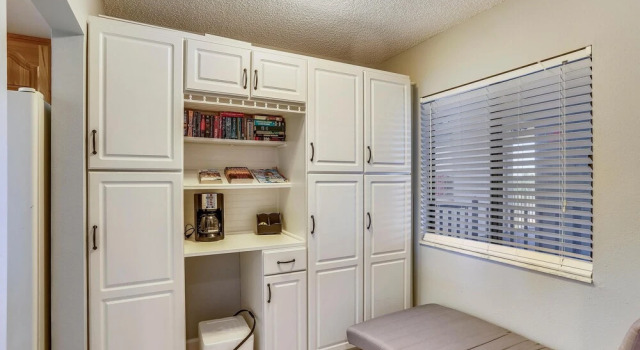 Land's End 403 Building 9 Nicely Updated / Beachfront Unit