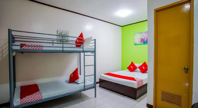Семейный люкс Deluxe OYO 814 Laurien's Budget Hotel