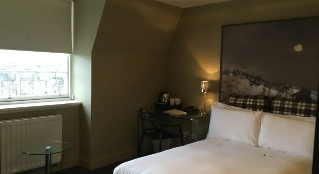 Bield B&B, Забронировать Отель «постель и завтрак» Отели Эдинбурга с парковкой, рядом с Dean Village, Парковка