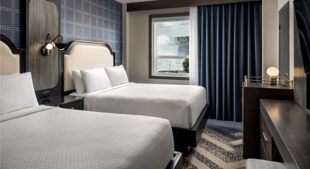 Четырёхместный номер Deluxe с видом на воду The Brock Niagara Falls Fallsview, Tapestry by Hilton