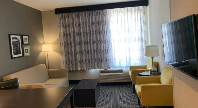 Номер Executive La Quinta by Wyndham Hattiesburg - I-59