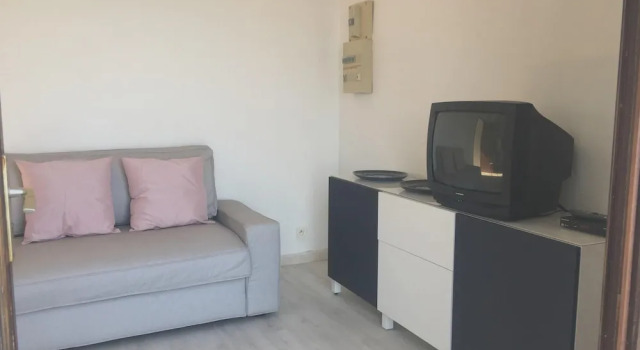 Apartment With one Bedroom in Pietranera, With Wonderful sea View and Terrace, Varaa Huoneisto  