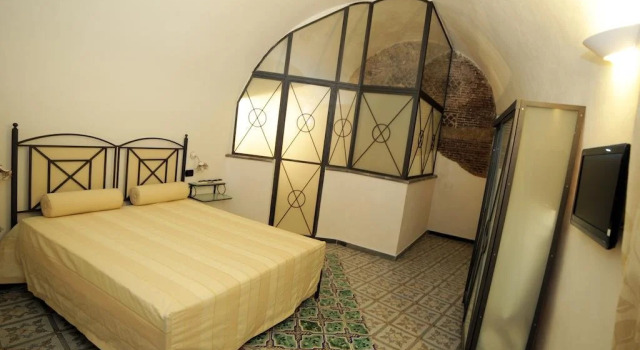 B&B Nerone, Забронировать Отель «постель и завтрак» Неаполь - исторический центр Неаполь, рядом с Церковь Пио Монте делла Мизерикордия