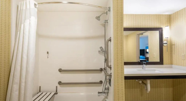 Люкс Holiday Inn Greensboro Coliseum by IHG