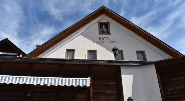 Hotel Plattas, Buchen Sie Hotel Cazis Graubünden