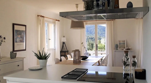 A Tastefully Furnished Villa With Private Pool, 8 km From the Mediterranean Sea, Забронировать Вилла Виллы Ла-Лонд-ле-Мор, рядом с Поле для гольфа Valcros, Вилла