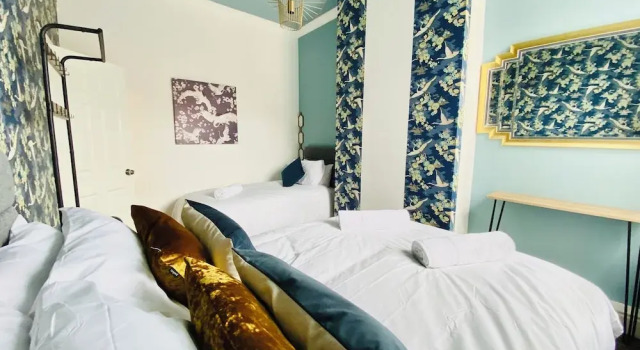 Blackpool - 4 Beds - Sleeps 10 - Pet Friendly, Забронировать Отель Отели Блэкпул 3 звезды, рядом с Конференц-центр Winter Gardens, 3*