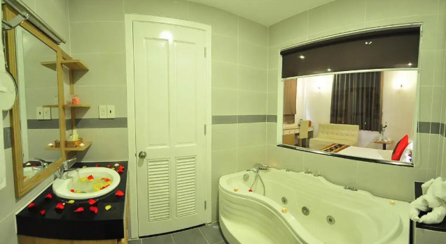 Семейный номер Standard с красивым видом из окна HANZ MinhVy Hotel