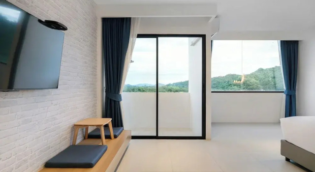 Двухместный номер Standard с балконом и с видом на горы Kokotel Rayong Beachfront