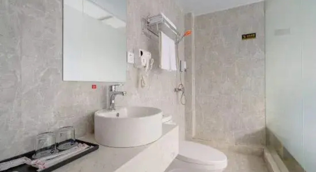 Люкс Deluxe Yuezhijia Business Hotel (Huoshan Ferris Wheel Passenger Transport Center)