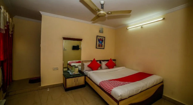SR Inn By OYO Rooms, Забронировать Отель Отели штата Махараштры 3 звезды, 3*