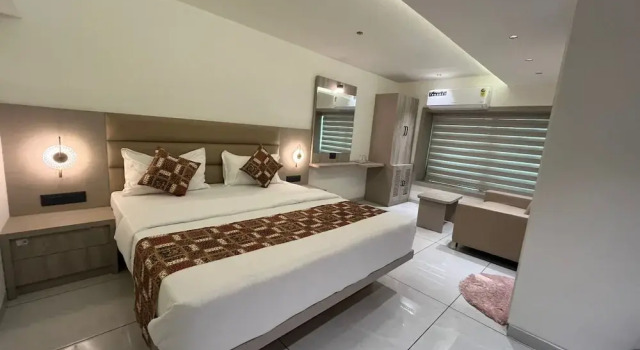 Hotel Nexus One, Забронировать Отель Отели Саркхедж с парковкой, Парковка