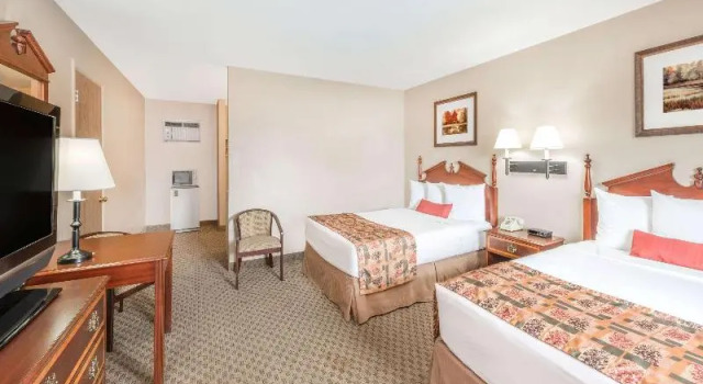 Четырёхместный номер Standard Days Inn by Wyndham Show Low