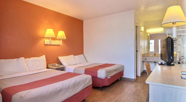 Четырёхместный номер Standard Motel 6-Odessa, TX