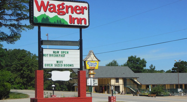 Wagner Inn, Забронировать Мини-отель Отели Юрика-Спрингса с парковкой, рядом с Музыкальный театр Ozark Mountain Hoe-Down, Парковка