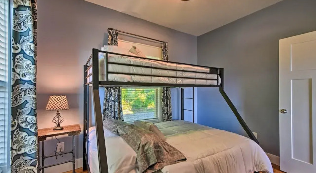 Hiawassee Home w/ Views < 1 Mi to Lake Chatuge, Boek Hotel Hiawassee 