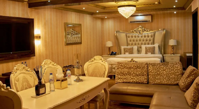 Camera Royal No.1 Hotel Ibadan