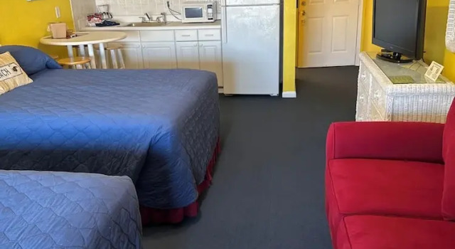 Четырёхместный номер Standard с видом на воду Barefoot Bay Resort & Marina