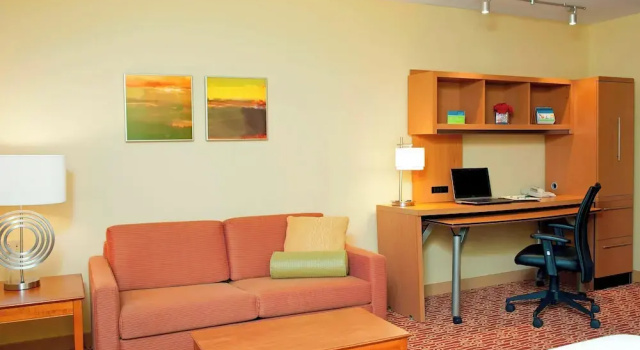 Люкс MainStay Suites Bloomington near University