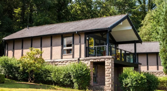 CELEBRATE AT THE WORLD FAMOUS LOCH LOMOND RESORT CAMERON HOUSE - Sleeps 6