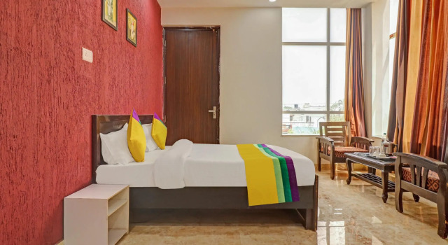 Treebo Trip Golden Divine Inn, Забронировать Отель Нойда штат Уттар-Прадеш