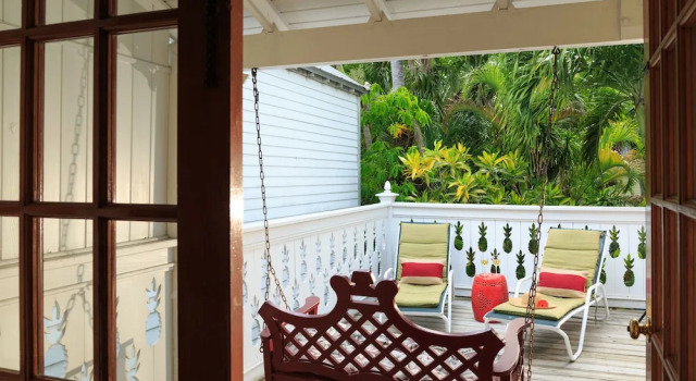 Люкс с балконом Tropical Inn