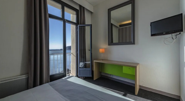 Трёхместный номер Standard с видом на море Hôtel Morgat Le Grand Hôtel De La Mer