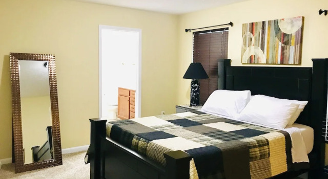 Семейный коттедж Spacious 3 BR Ranch House W Patio Yard in a Quiet Suburb
