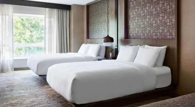 Четырёхместный номер Standard Chicago Marriott Southwest at Burr Ridge