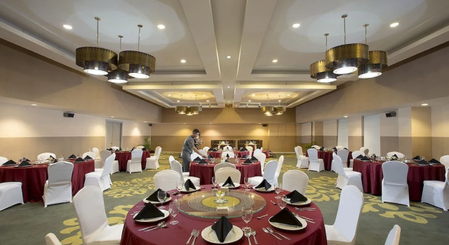 Kyriad Pesonna Pekanbaru, Rezervovat Hotel Hotely v Pekanbaru s bazénem, Bazén