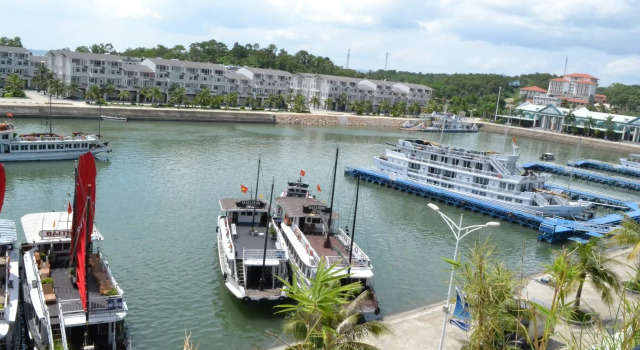 Seaside Tuan Chau Hotel