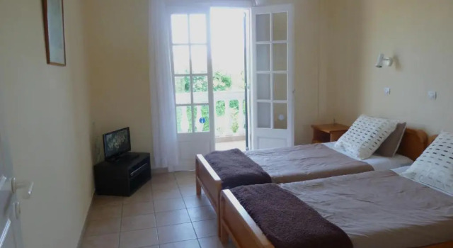 Апартаменты The Mayflower Studios & Apartments