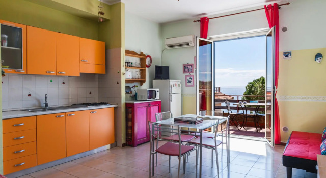 Alice Apartment With Terrace by Wonderful Italy, Забронировать Апартаменты/квартира Отели в центре Ачи-Кастелло, в центре, Парковка