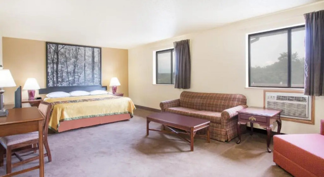 Suite Super 8 by Wyndham Lexington VA
