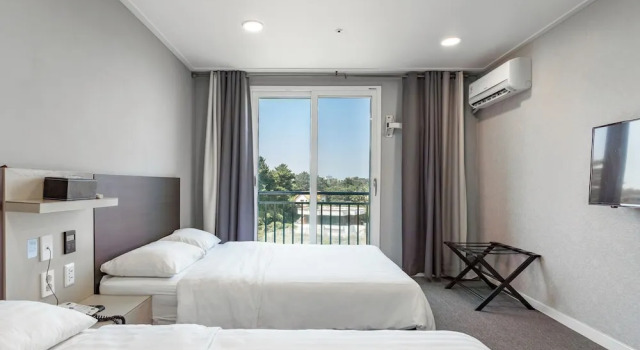 Четырёхместный номер Deluxe Cordelia Hotel