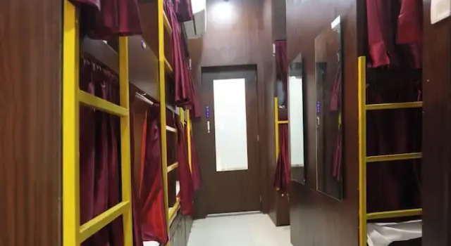 Кровать в общем номере Mango Goregaon Hostel & PG