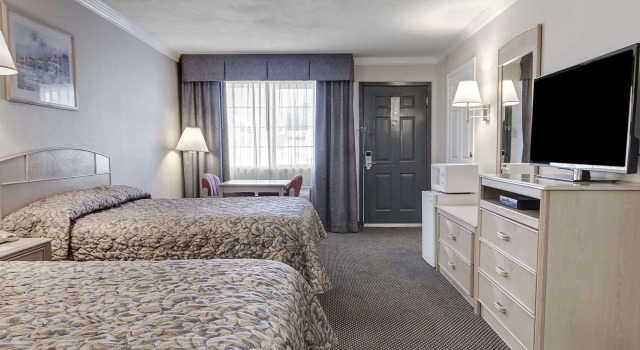 Четырёхместный номер Standard Econo Lodge Van Horn