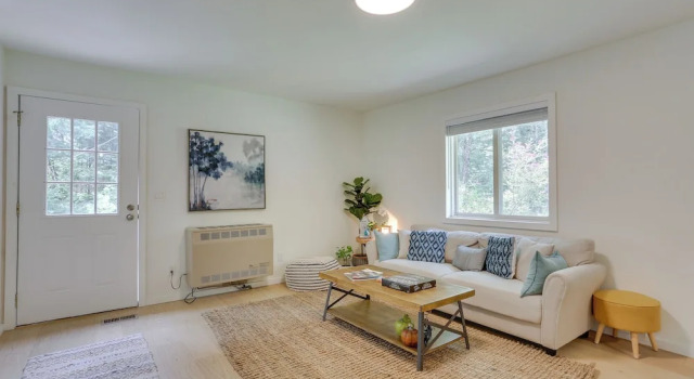 Cozy Swan Lake Apt w/ Grill + Private Yard, Book Feriehus Bethel New York State