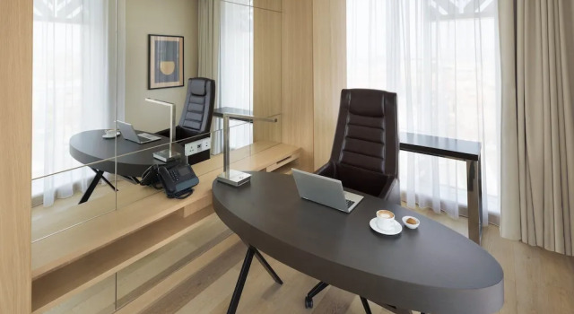 Двухместный люкс Diplomatic Crowne Plaza - Jeddah Al Salam by IHG