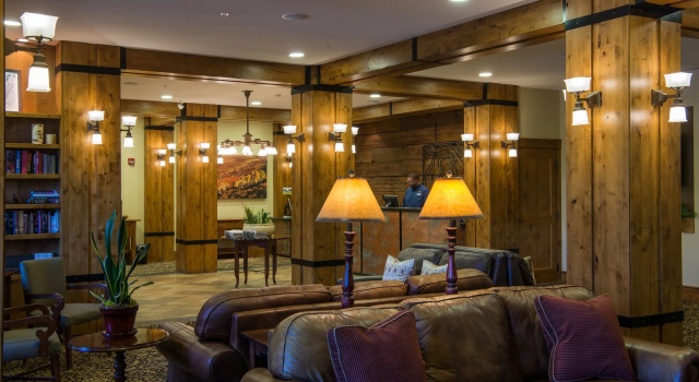 The Lodge at Mountaineer Square, A Vail Resorts Property, Забронировать Отель Крестед-Бьютт Crested Butte Mountain, рядом с Горнолыжный курорт Crested Butte