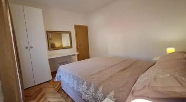 Apartment In, Varaa Huoneisto Hotellit Strožanac pysäköinnillä, Pysäköinti