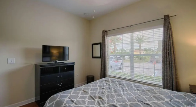 8925 Paradise Palms