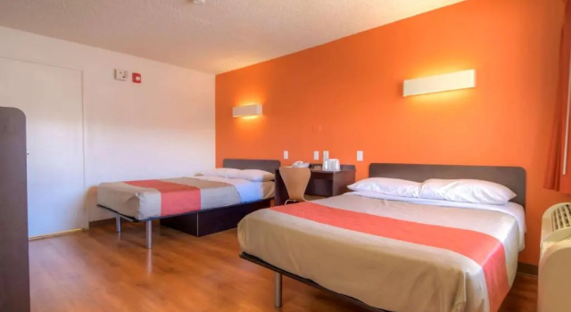 Четырёхместный номер Standard Motel 6 Las Vegas, NV - I-15 Stadium