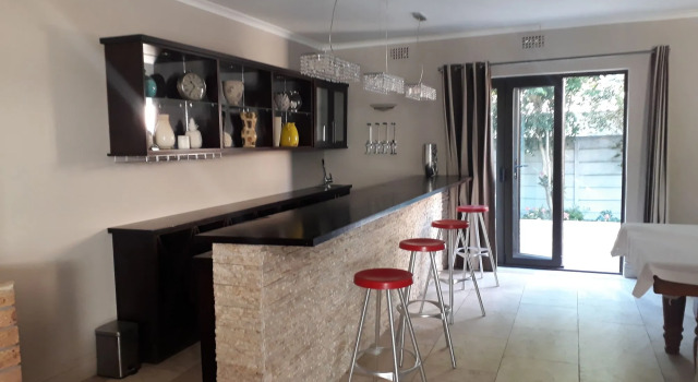 2 On Lismore Guesthouse, Забронировать Отель Отели Токая 3 звезды, рядом с Westlake Office Park, 3*