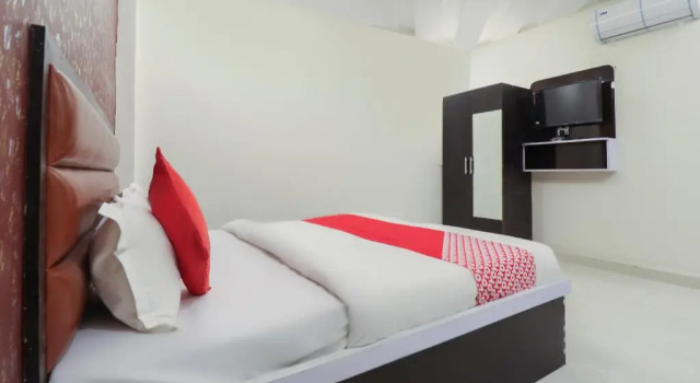 Hotel R.J Palace by OYO Rooms