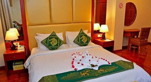 Люкс Gold Yadanar Hotel