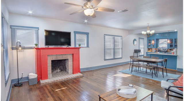 Vibrant Fully Gated 2BR/2BA 4 mins from Downtown