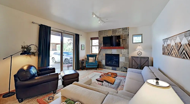 All-suite Main Street : Pool, Hot Tub & Gym 2 Bedroom Condo