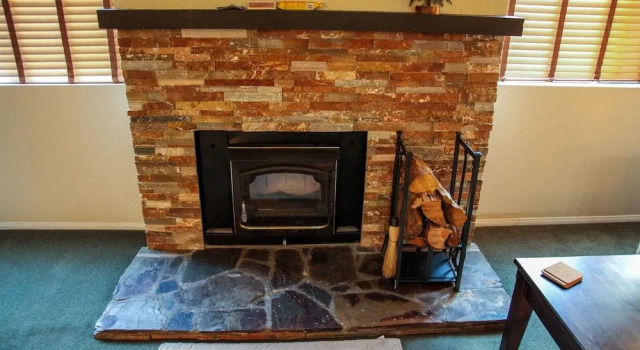 San Sierra 10 Updated Condo, with Complex Jacuzzi, Short Walk to The Village by RedAwning, Забронировать Апартаменты/квартира Маммот-Лейкс Маммот, рядом с Гондольный подъемник Вилидж
